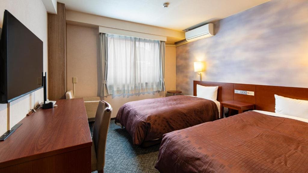 Single Room with Bath - Smoking room - Image 2