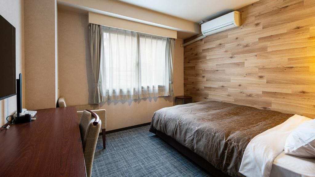 Single Room with Bath - Smoking room - Image 3