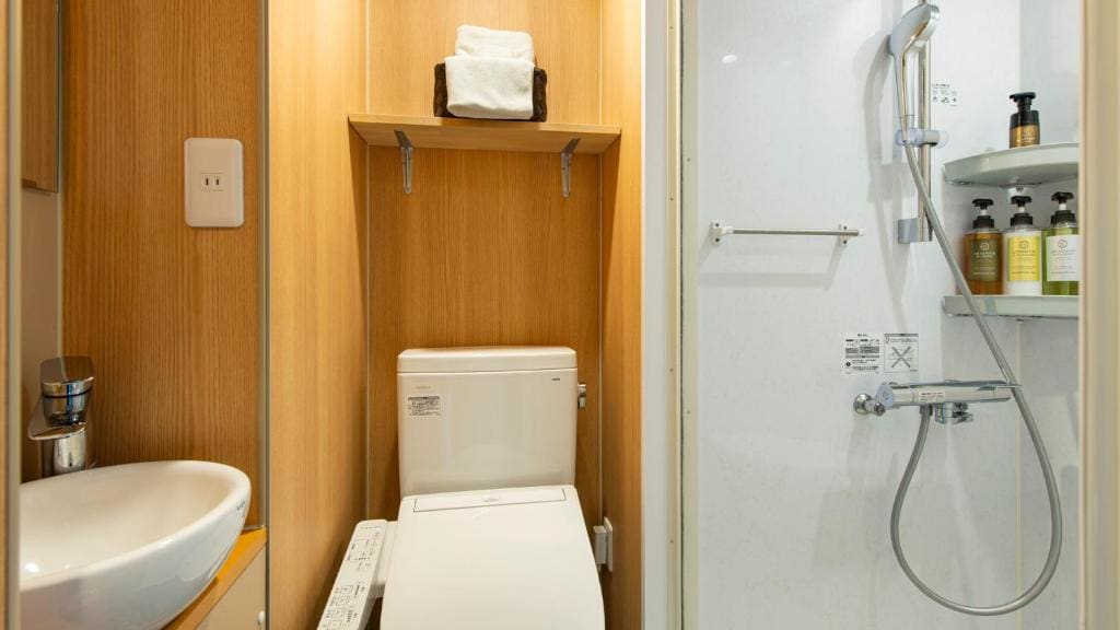 Single Room with Shower - Smoking room - Image 1