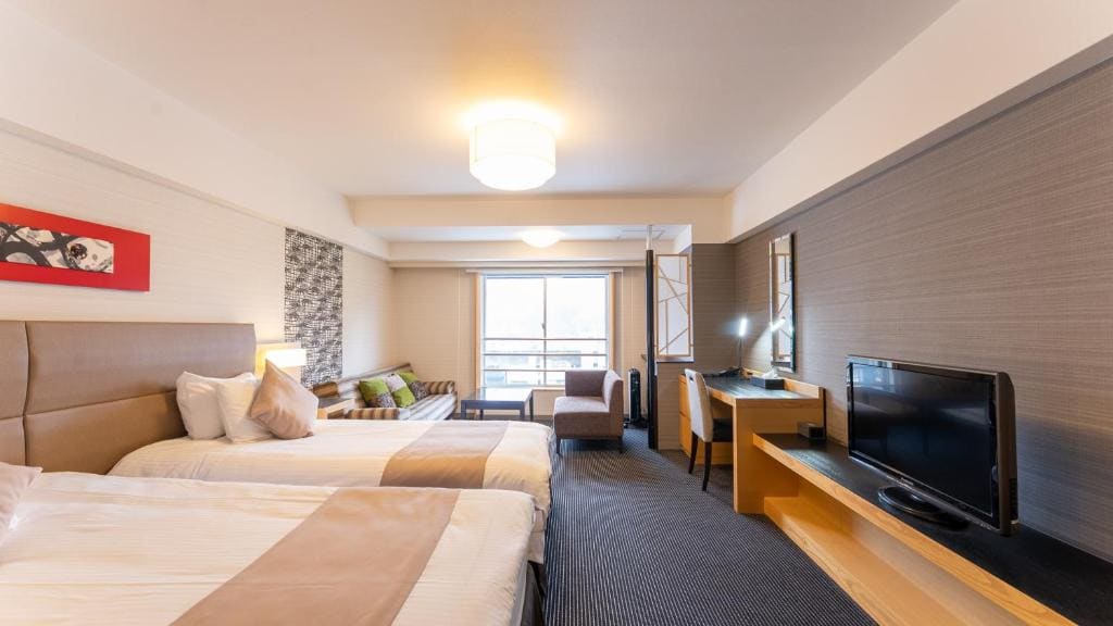 Superior Twin Room room - Image 3