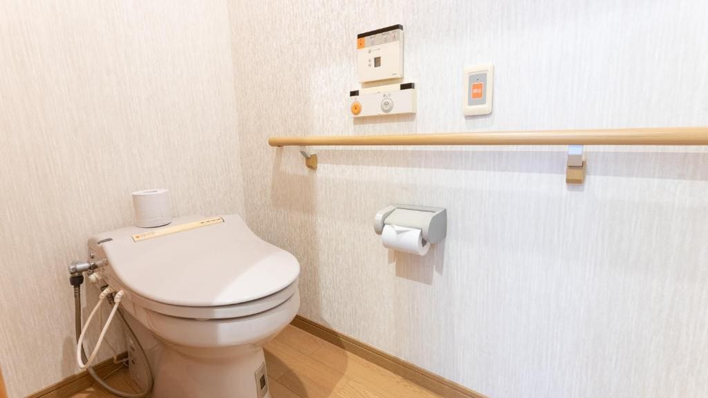 Universal Japanese-Style Room with Shared Bathroom room - Image 3