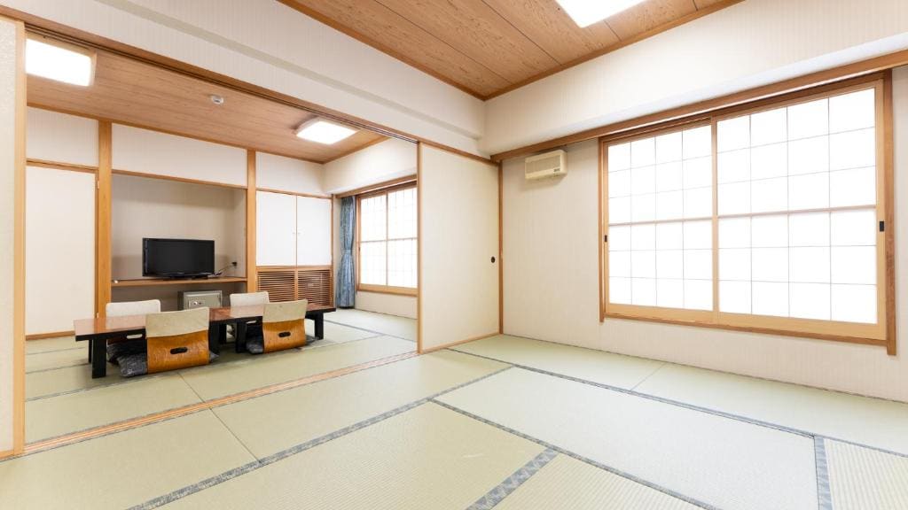 Universal Japanese-Style Room with Shared Bathroom room - Image 1