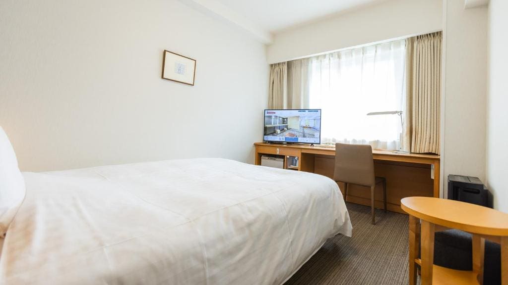 Double Room for Single Use - Non-Smoking room - Image 1