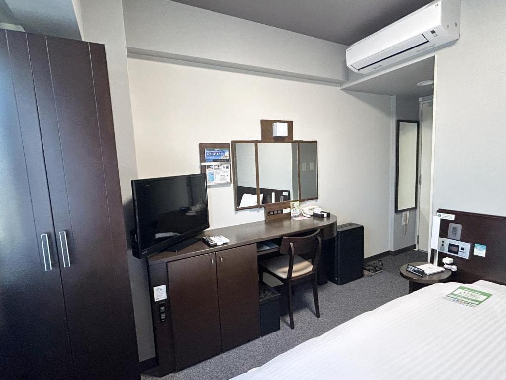 Comfort Single Room - Smoking room - Image 1
