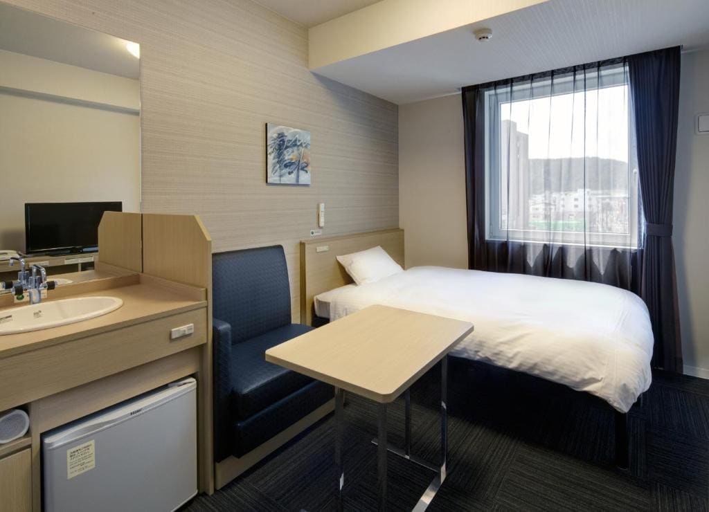Single Room with Shared Bathroom - Non-Smoking room - Image 1