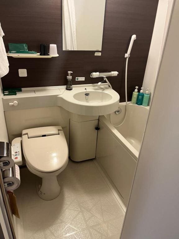 Double Room with Small Double Bed- Smoking room - Image 1