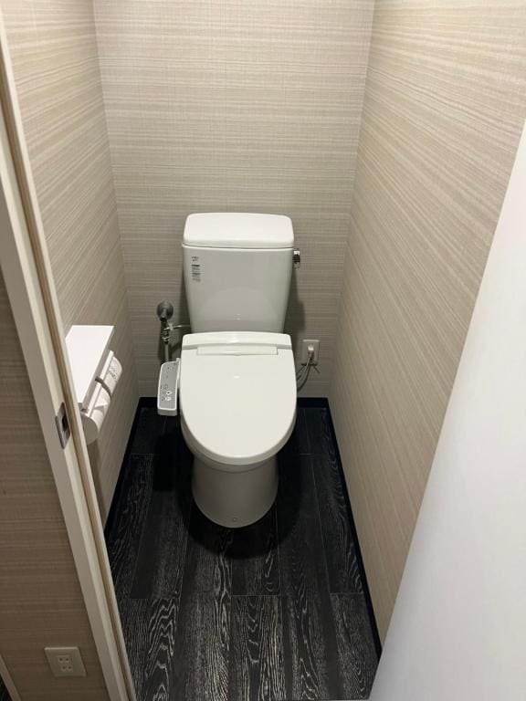 Single Room with Shared Bathroom - Non-Smoking room - Image 3