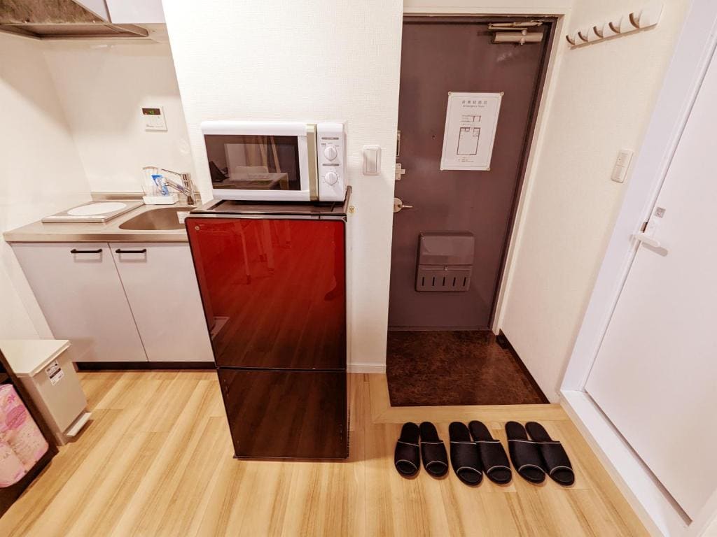 Economy Triple Room room - Image 2