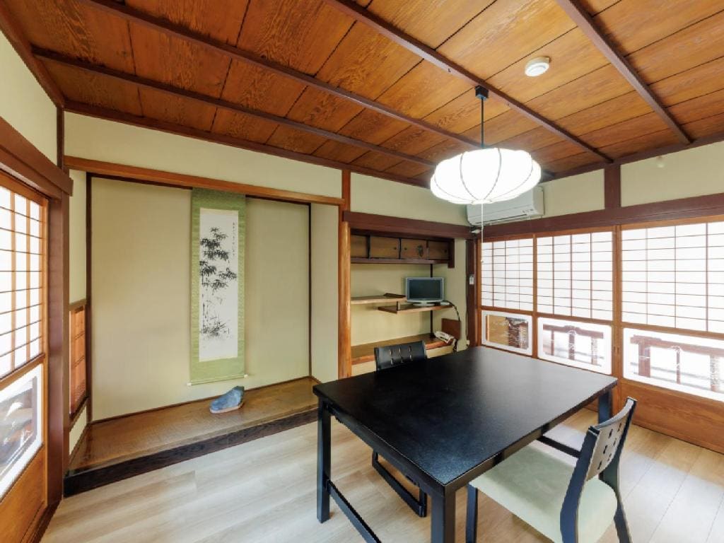 Family Room room - Image 2