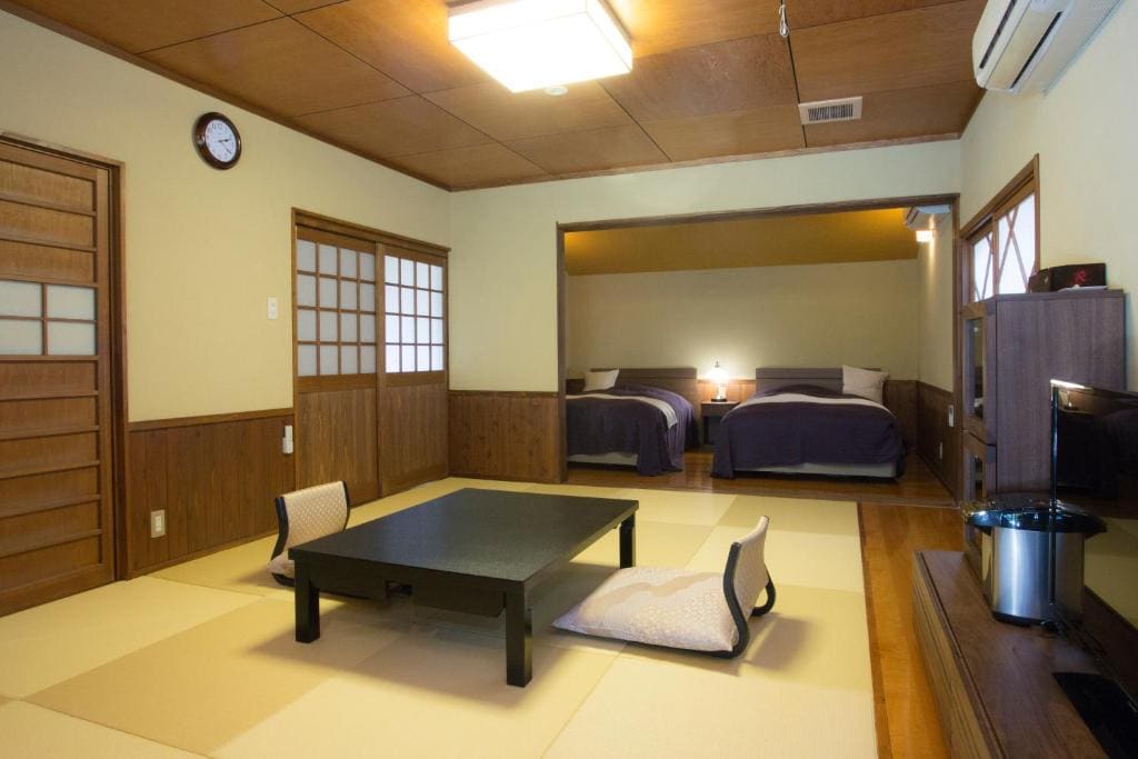 Superior Twin Room room - Image 2