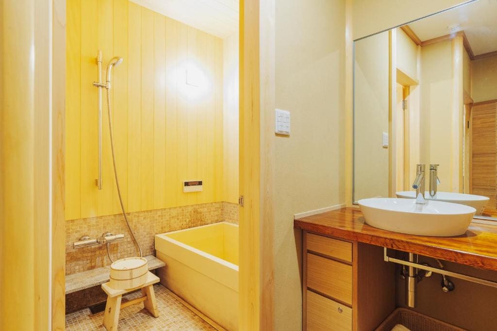 Premium Quadruple Room - Adult Only room - Image 3