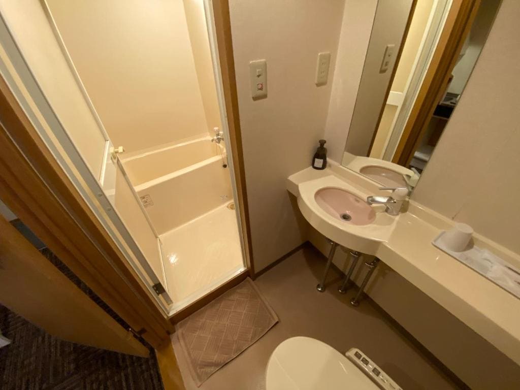 Single Room - Smoking room - Image 2