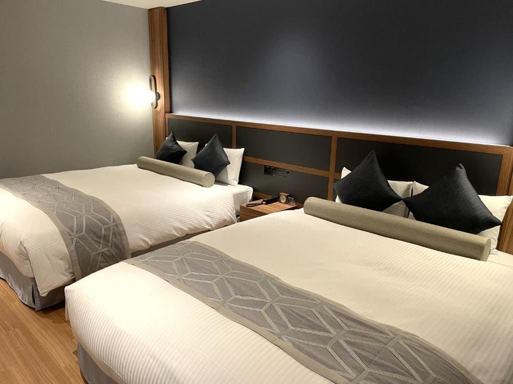 Deluxe Twin Room room - Image 1