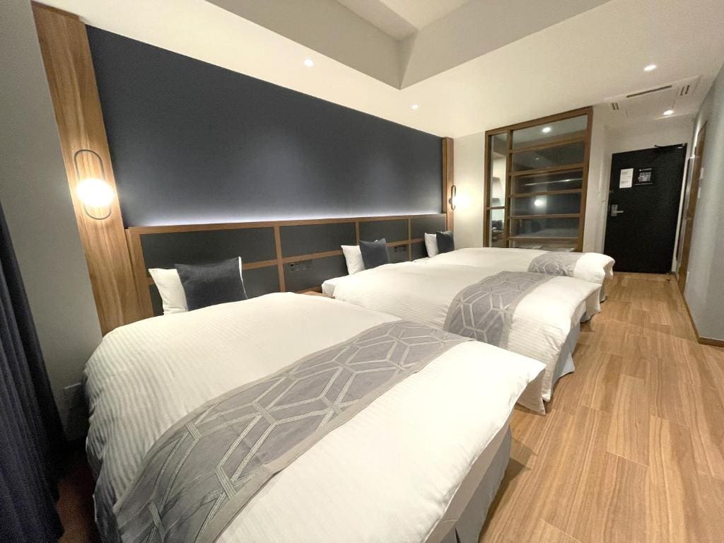 Standard Triple Room room - Image 1
