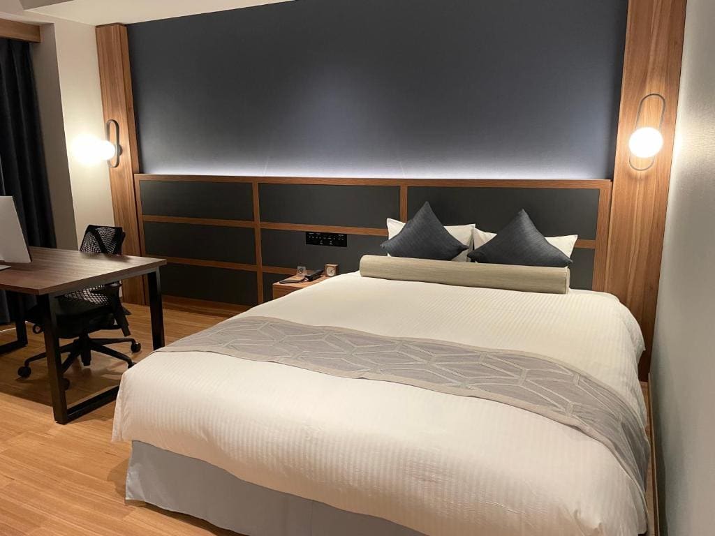 Deluxe Queen Room room - Image 1