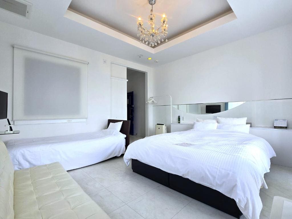Double Room with Sea View room - Image 3