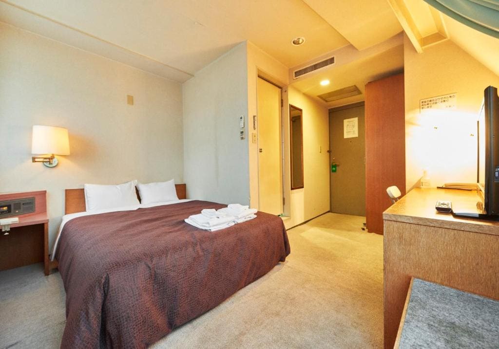 Double Room with Small Double Bed - Smoking room - Image 1
