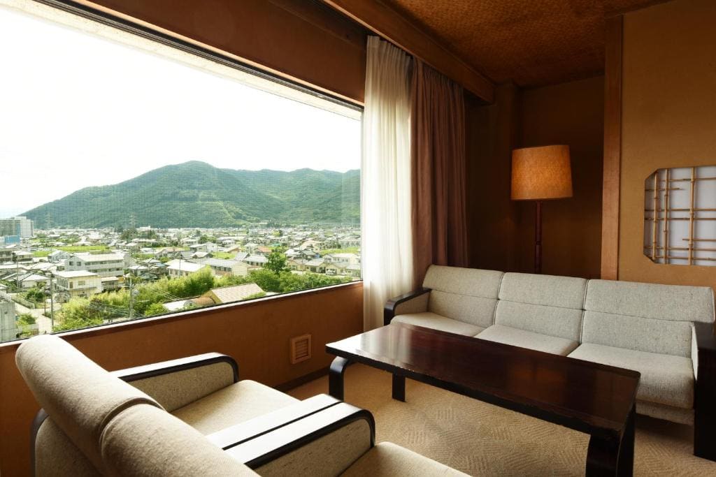 Superior Japanese-Style Room room - Image 1