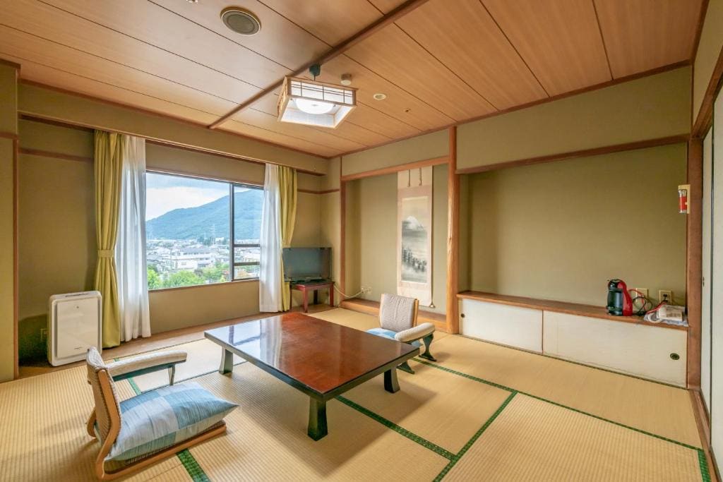 Standard Japanese-Style Room room - Image 3