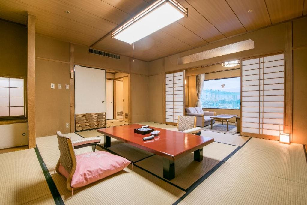 Superior Japanese-Style Room room - Image 2