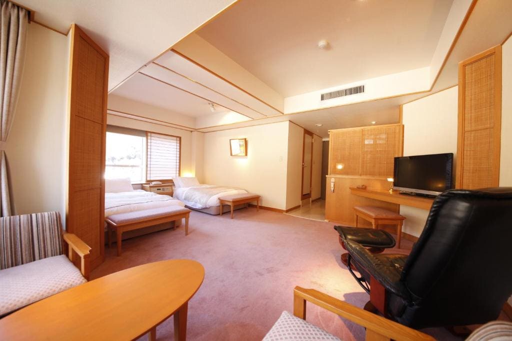 Deluxe Twin Room room - Image 1