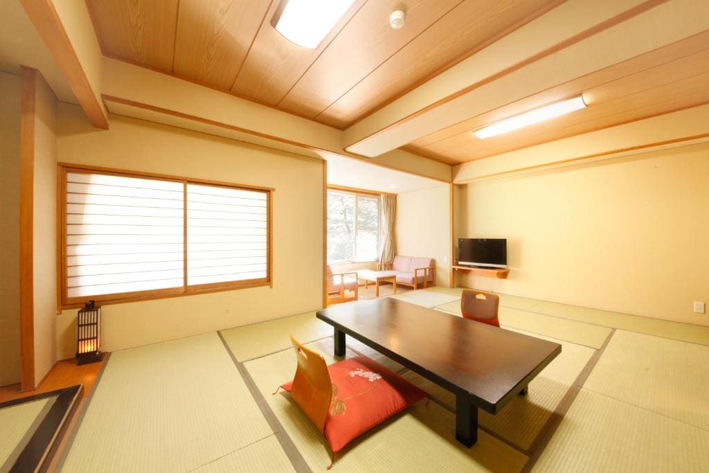 Japanese-Style Quadruple Room room - Image 1