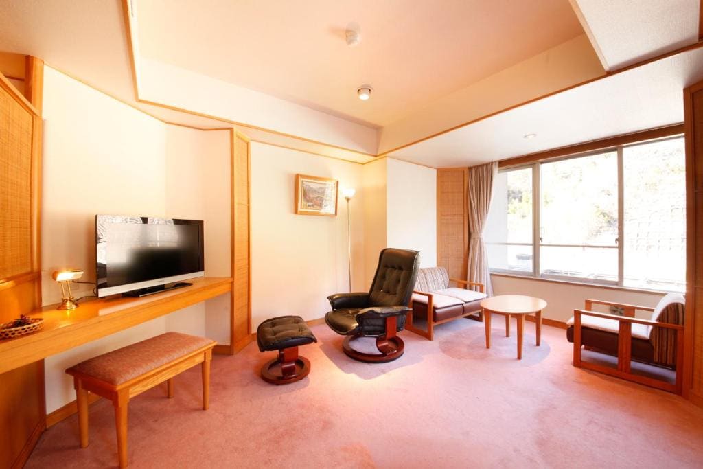 Deluxe Twin Room room - Image 3