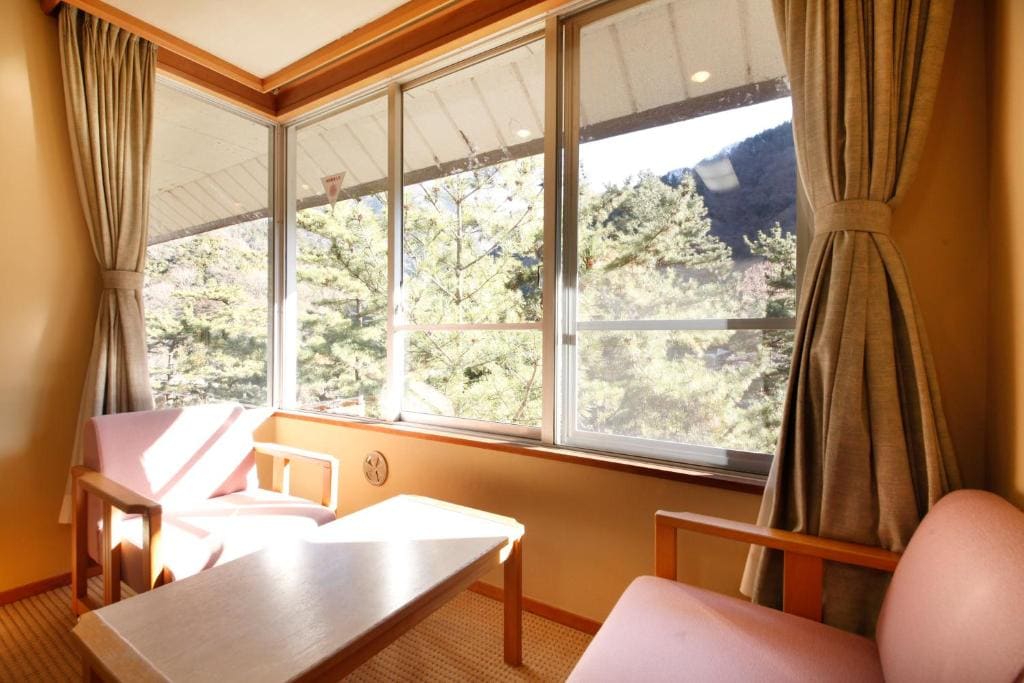Japanese-Style Quadruple Room room - Image 2