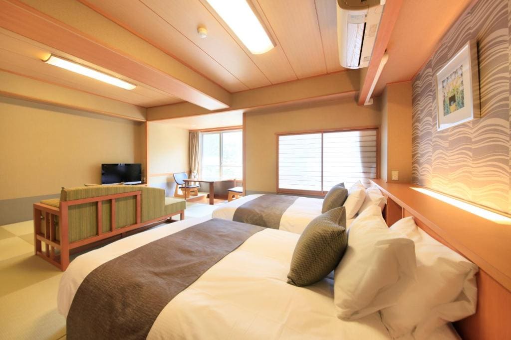 Standard Japanese-Style Room room - Image 1