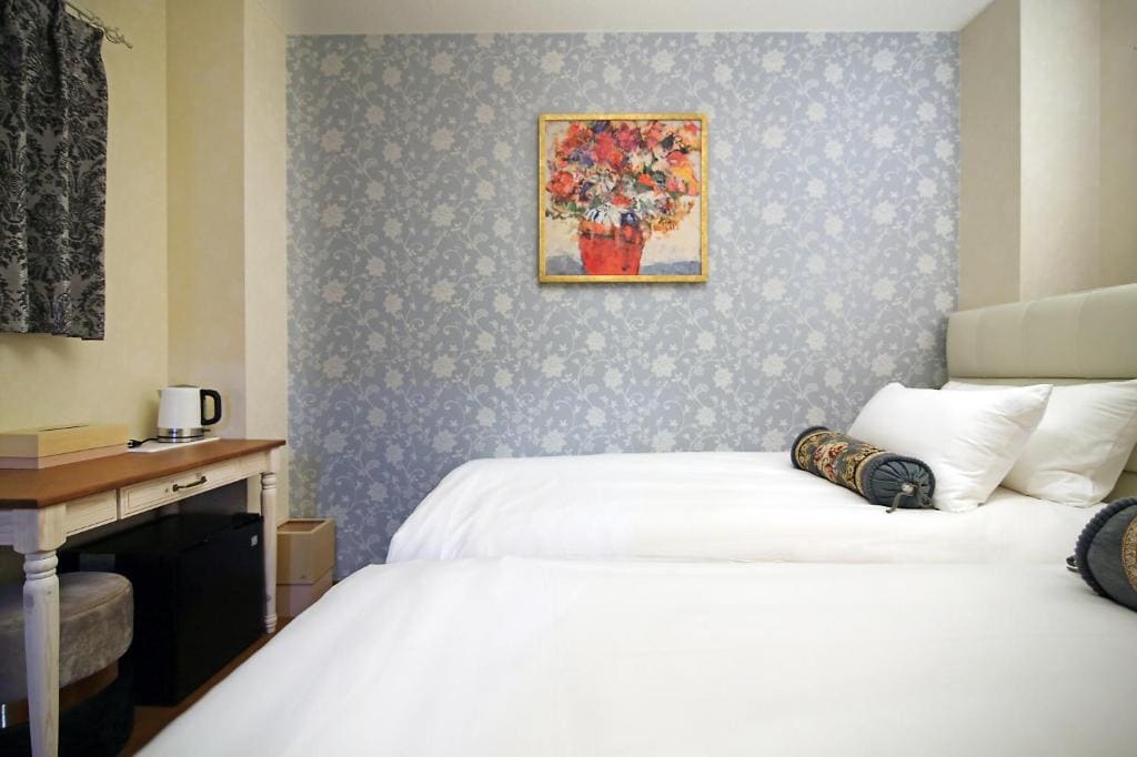 Twin Room with Bath room - Image 1