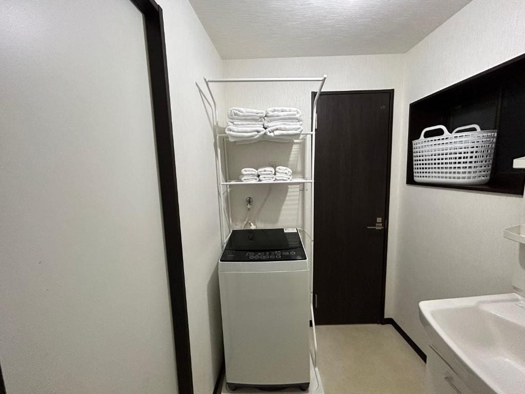 Room room - Image 1