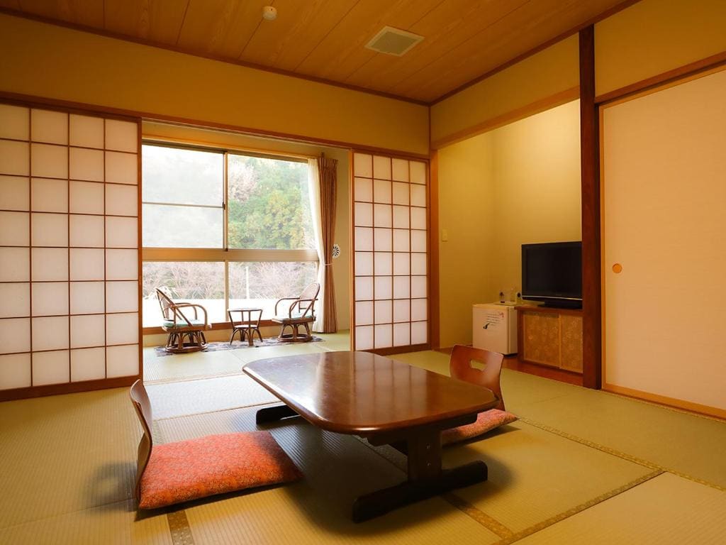 Quadruple Room with Mountain View room - Image 3
