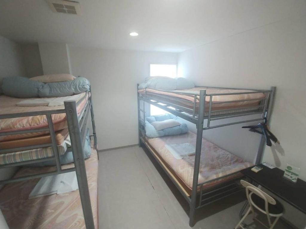 Economy Room with Shared Bathroom room - Image 2