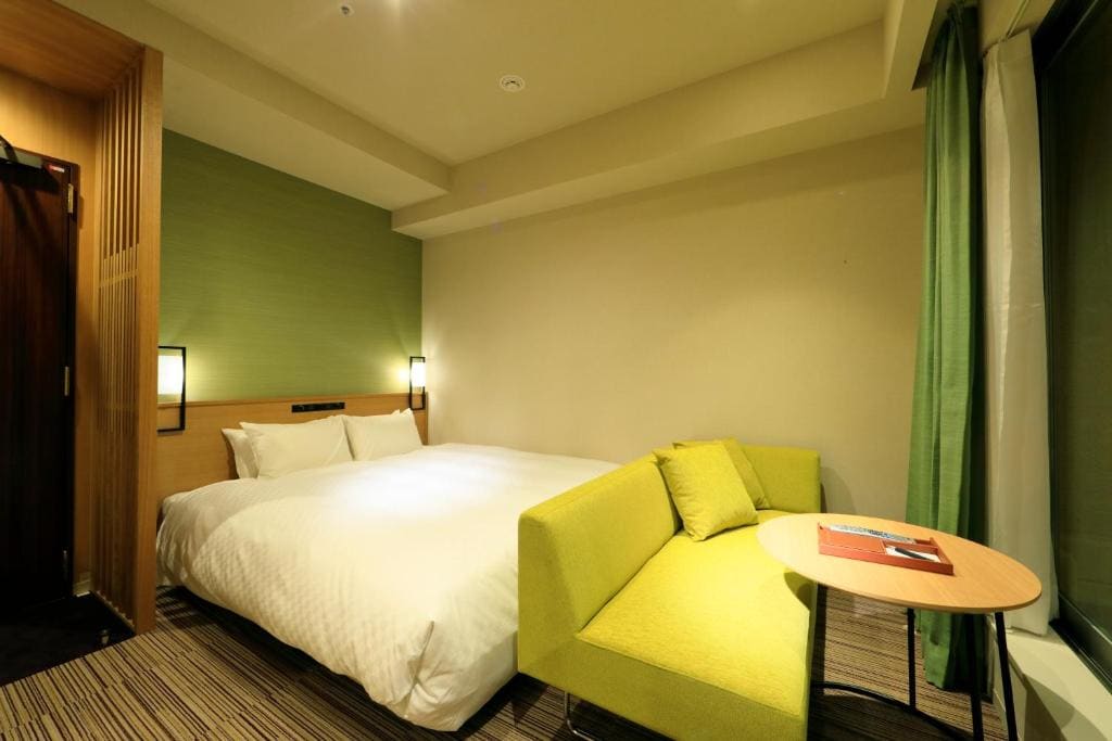 Standard King Room with Sofa Bed - Non-Smoking room - Image 3