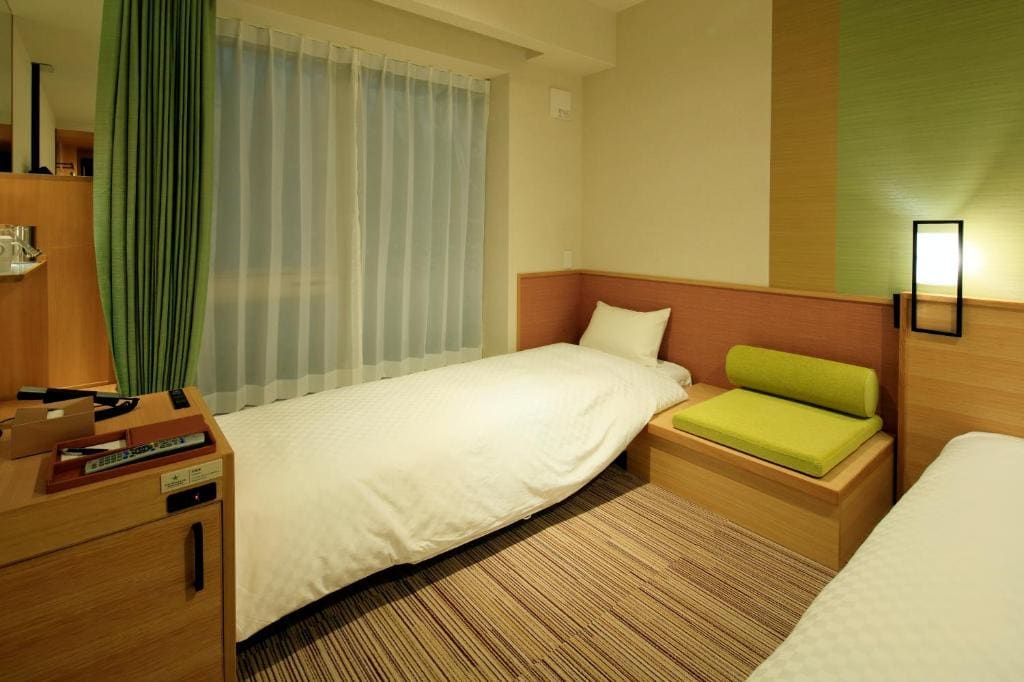 Superior Twin Room with Sofa Bed and River View - High Floor - Non-Smoking room - Image 1