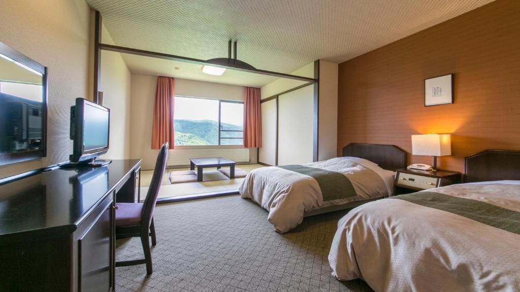 Standard Family Room room - Image 2