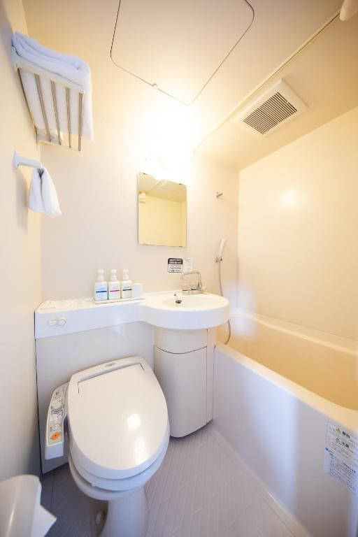 Twin Room - Non-Smoking room - Image 3