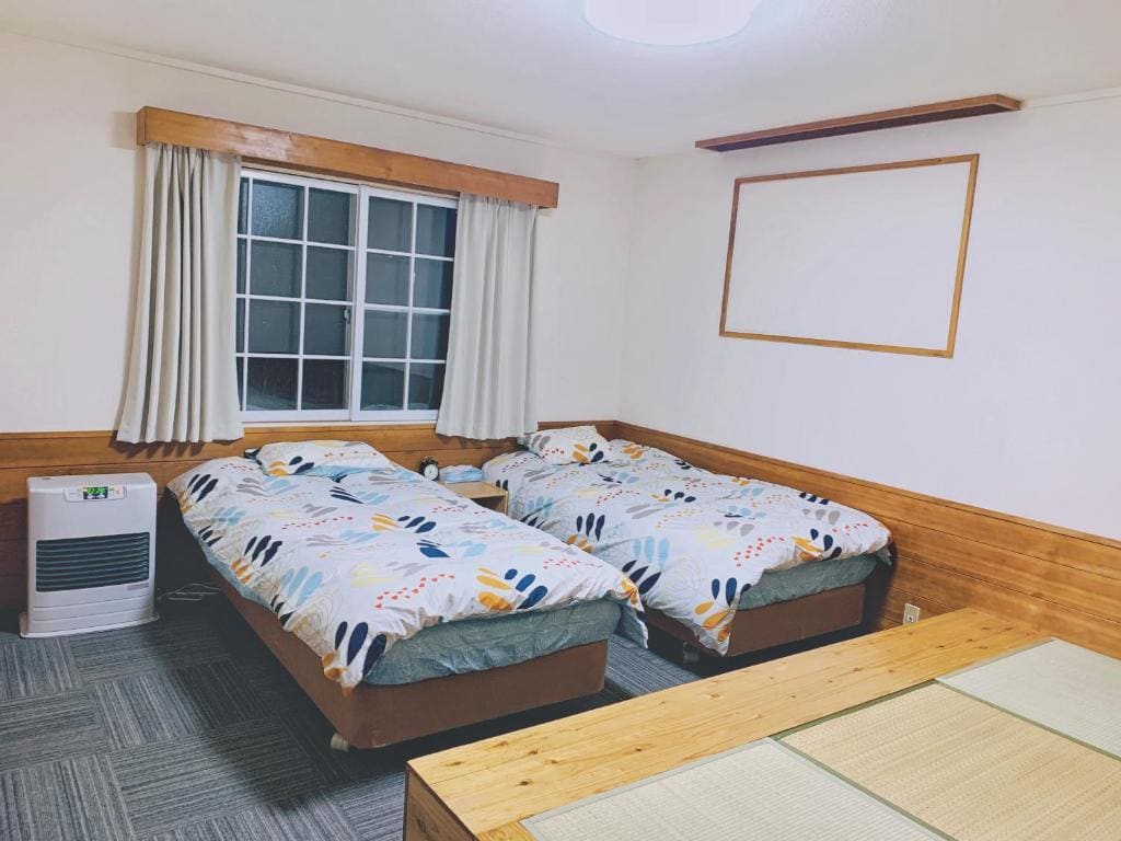 Room room - Image 2