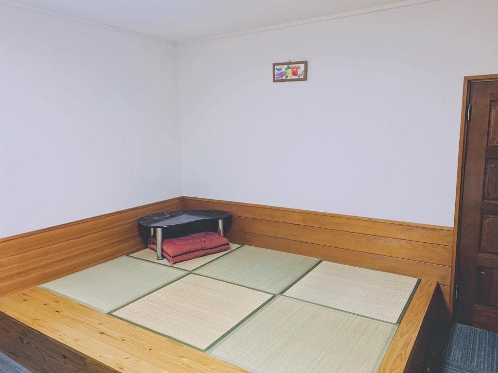 Room room - Image 1