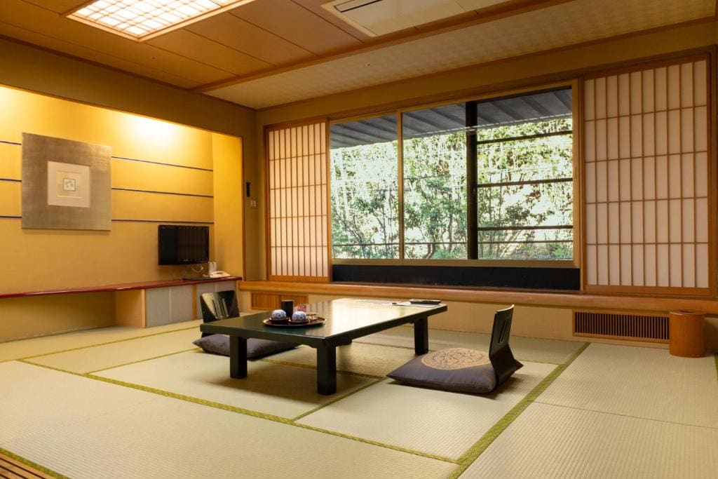 Deluxe Japanese-Style Room room - Image 1