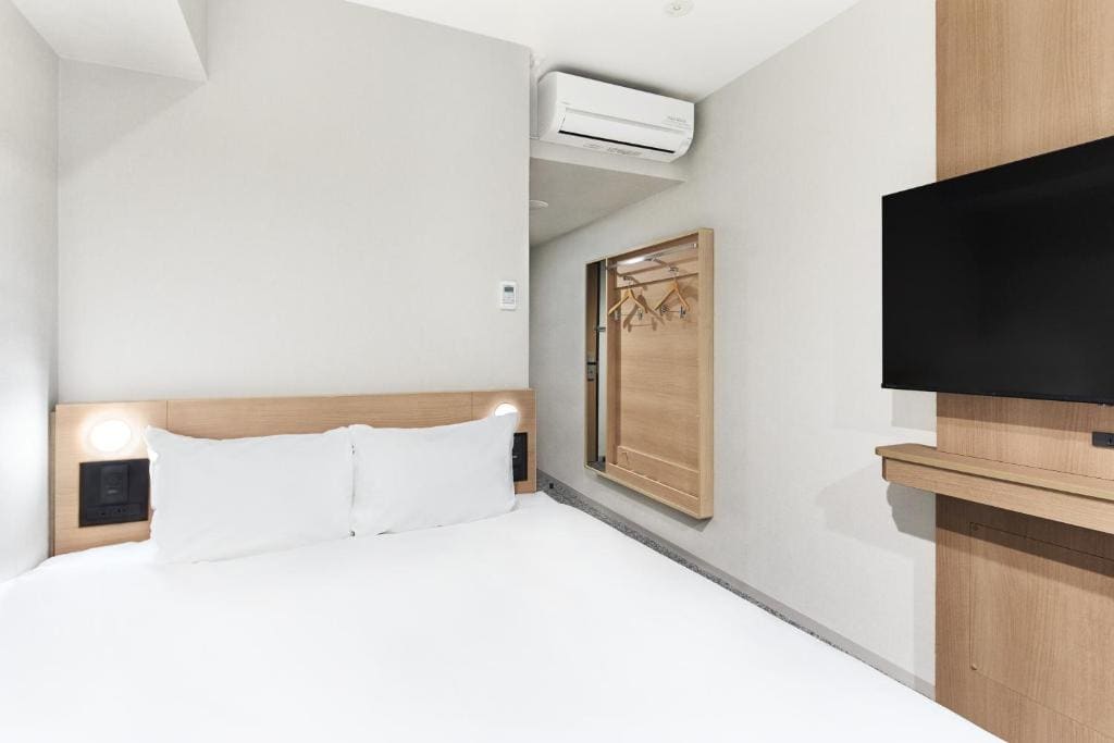 Deluxe Double Room - Non Smoking room - Image 1