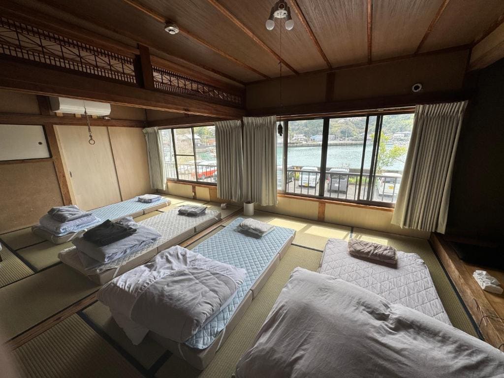 6-Bed Mixed Dormitory Room room - Image 2