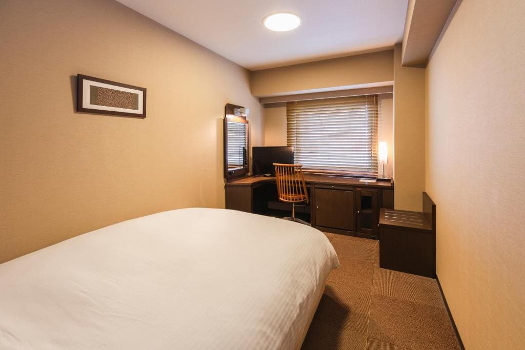 Double Room with Small Double Bed - Smoking room - Image 2