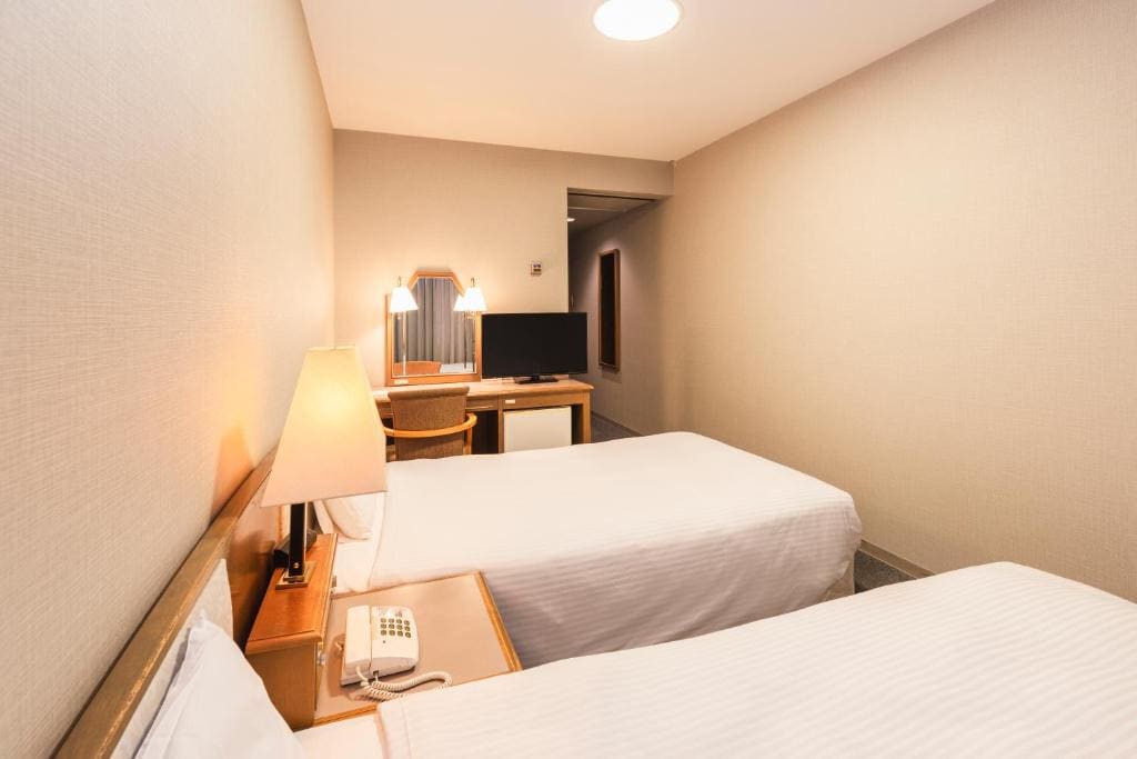 Double Room with Small Double Bed - Smoking room - Image 3
