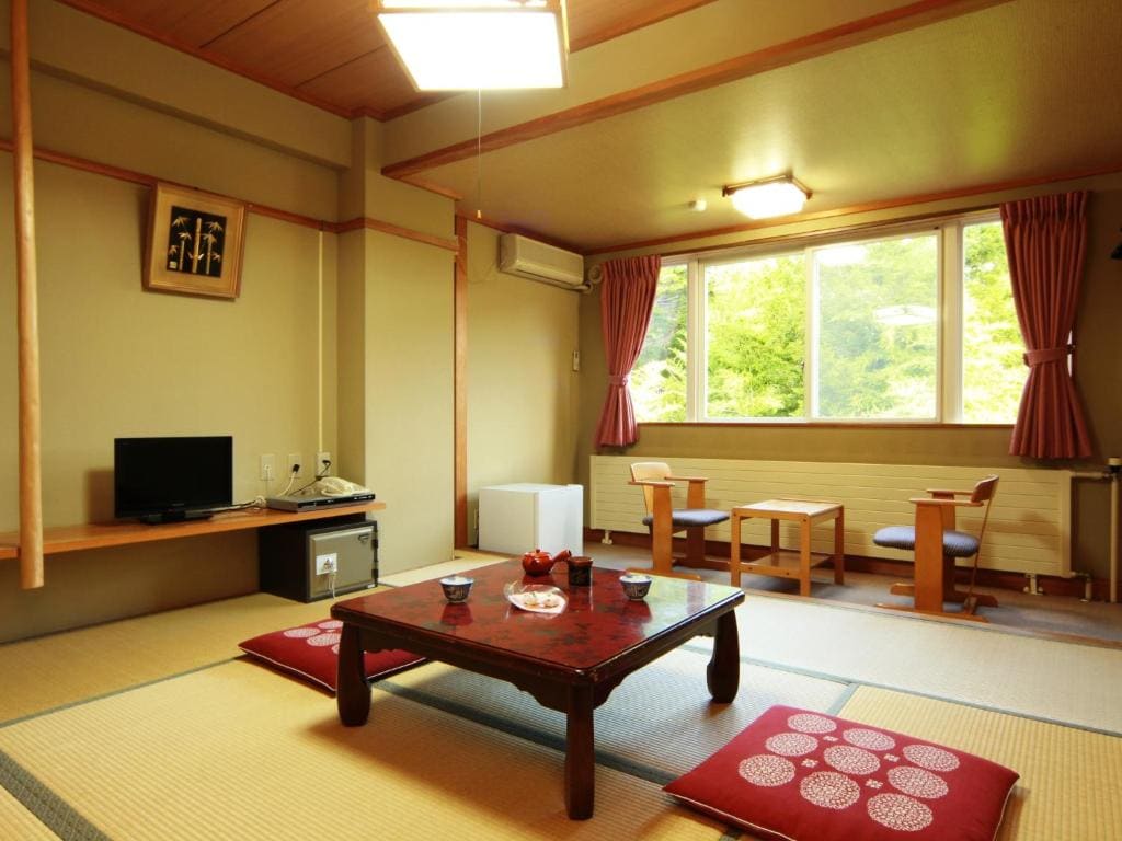 Family Room with Private Bathroom room - Image 3