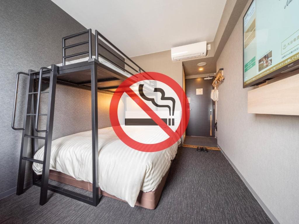 Double Room with Sofa - Smoking room - Image 2