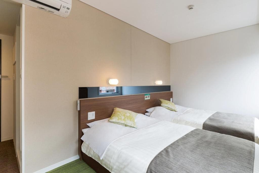 Twin Room (Two 47 in Beds) - Non-Smoking room - Image 1