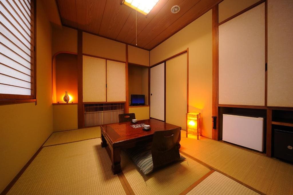 Japanese-Style Single Room with Shared Bathroom room - Image 2