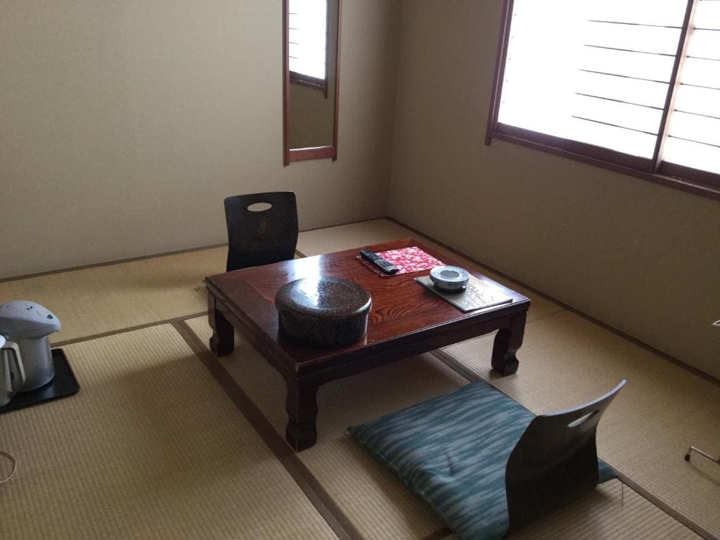 Japanese-Style Single Room with Shared Bathroom room - Image 1