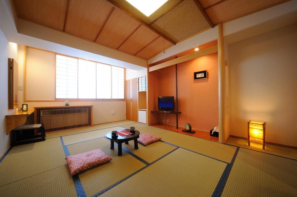 Japanese-Style Twin Room with Shared Bathroom room - Image 2